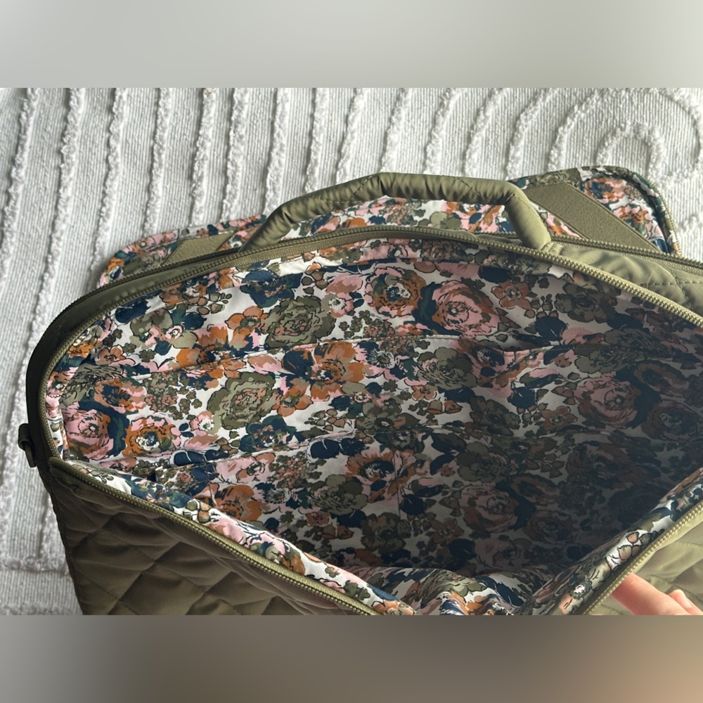 Vera Bradley Olive Green Quilted Laptop Sleeve - Picture 3 of 5